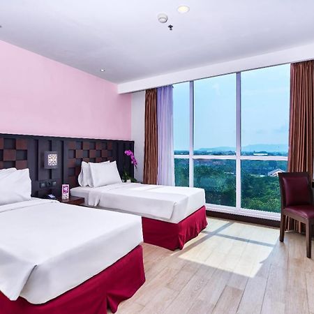 Grand Orchid Hotel Yogyakarta Maguwo Экстерьер фото