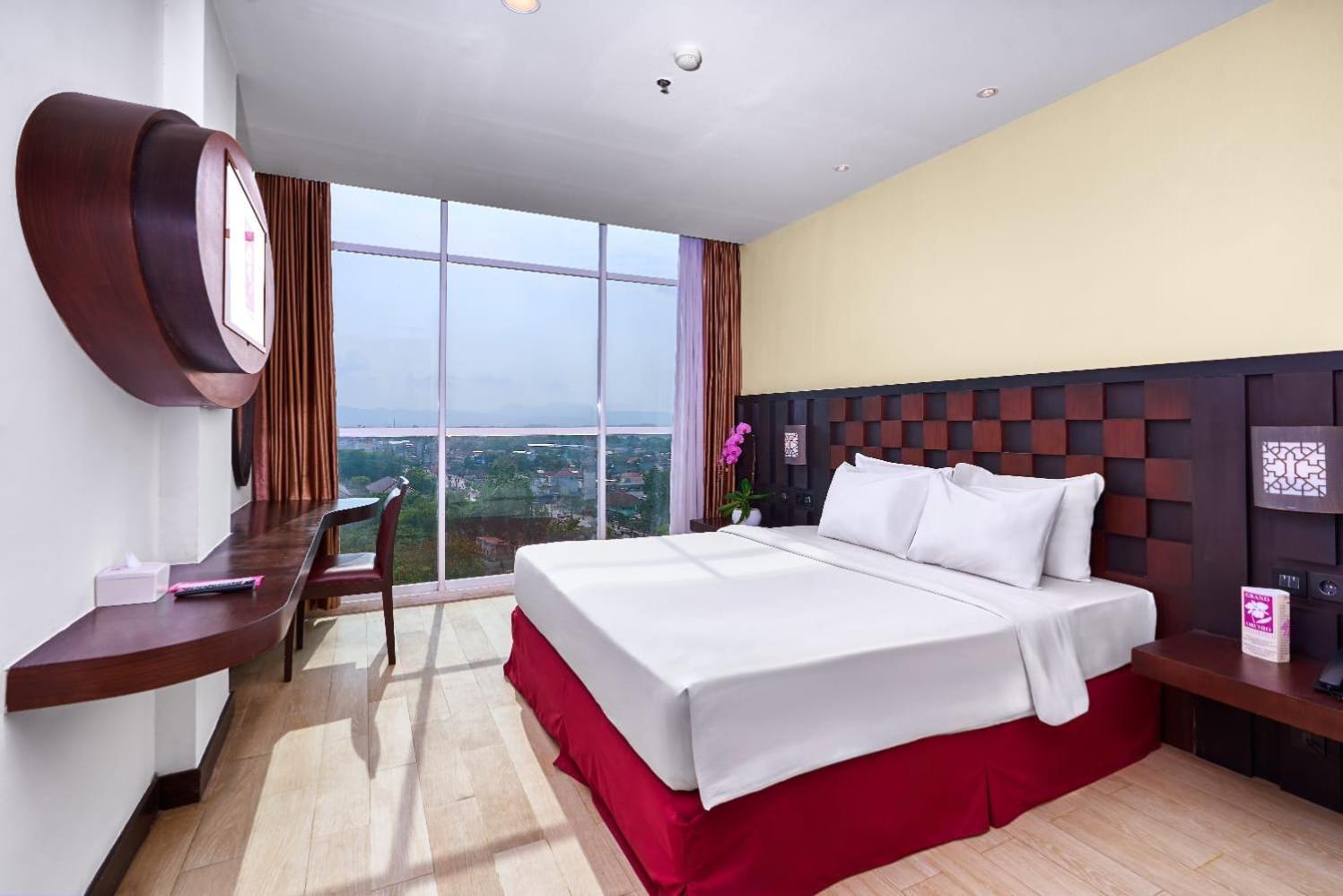 Grand Orchid Hotel Yogyakarta Maguwo Экстерьер фото