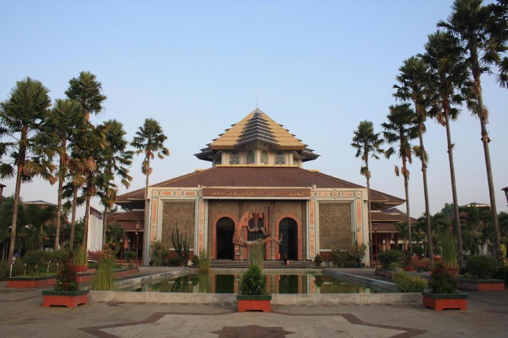 Grand Orchid Hotel Yogyakarta Maguwo Экстерьер фото