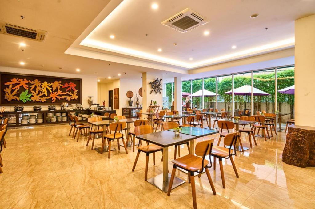 Grand Orchid Hotel Yogyakarta Maguwo Экстерьер фото