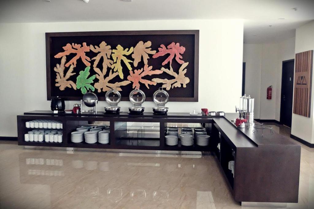 Grand Orchid Hotel Yogyakarta Maguwo Экстерьер фото