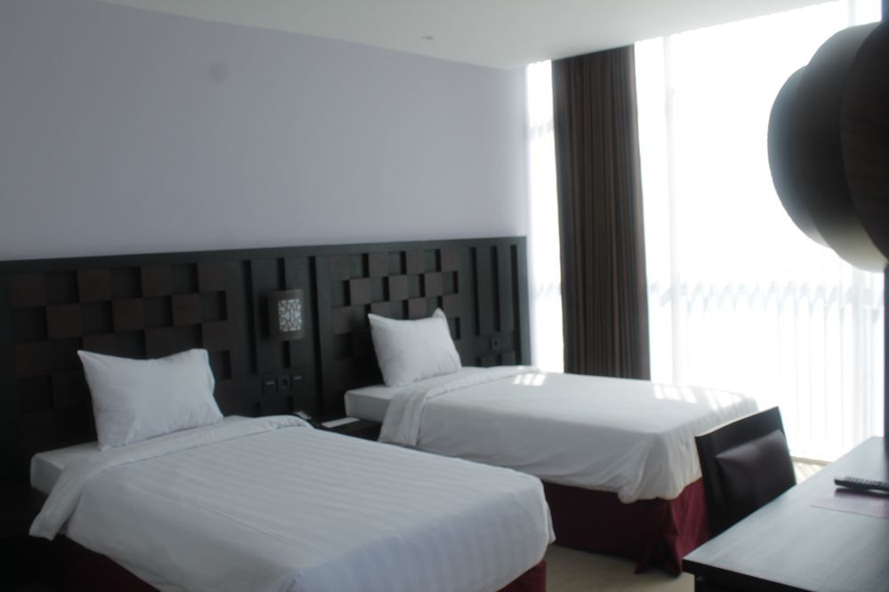 Grand Orchid Hotel Yogyakarta Maguwo Экстерьер фото
